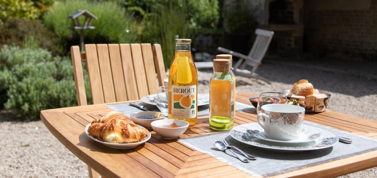Le Manoir De Juganville Saint-Martin-de-Varreville Esterno foto