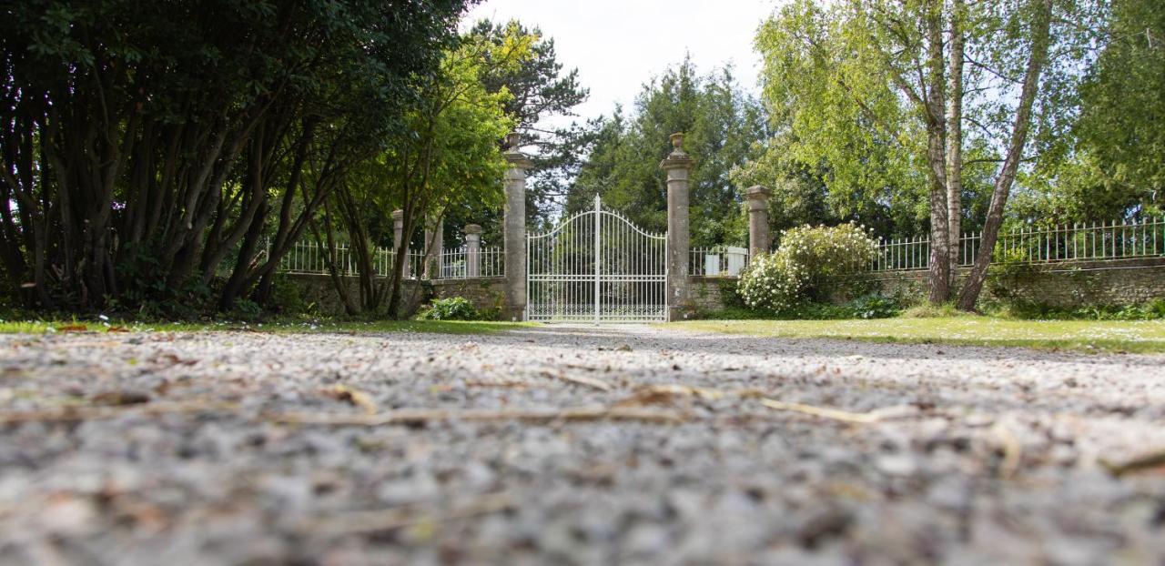 Le Manoir De Juganville Saint-Martin-de-Varreville Esterno foto